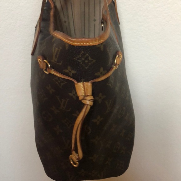 Louis Vuitton Neverfull MM - Picture 7 of 12